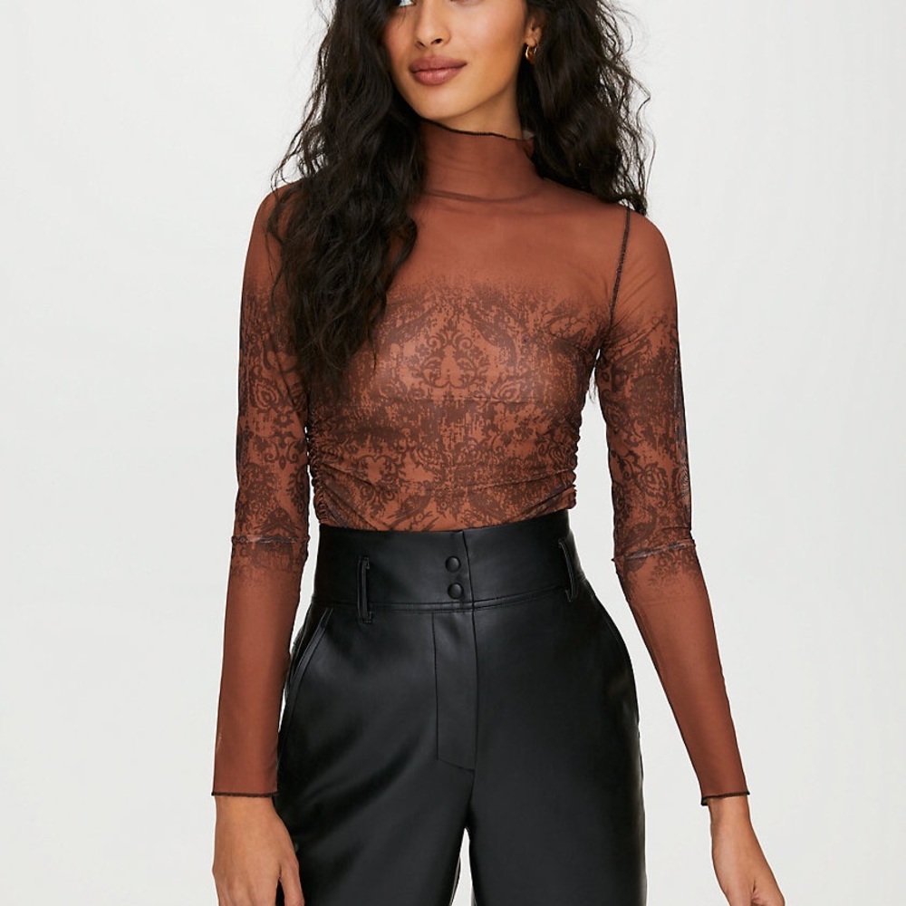 Aritzia top